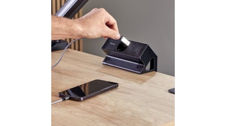 REGLETA SOBREMESA 1 TOMA CORRIENTE, 2 CARGADORES ( 1 USB A - 1 USB C ) COLOR NEGRO - FELLOWES